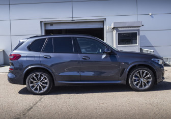 Подержанный автомобиль BMW X5 2019 года (3 фото)