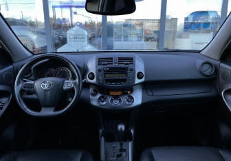 Подержанный автомобиль Toyota RAV4 2012 года (11 фото)