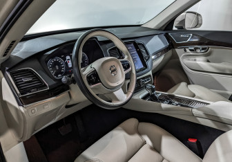Подержанный автомобиль Volvo XC90 2016 года (15 фото)
