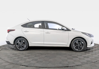 Подержанный автомобиль Hyundai Solaris Sedan 2021 года (4 фото)