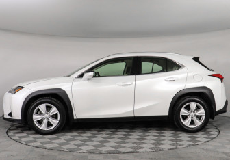 Подержанный автомобиль Lexus UX 2021 года (8 фото)