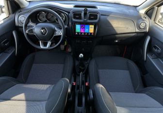 Подержанный автомобиль Renault Sandero 2020 года (14 фото)