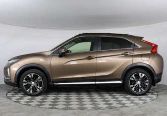 Подержанный автомобиль Mitsubishi Eclipse Cross 2018 года (8 фото)