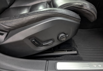 Подержанный автомобиль Volvo S90 2017 года (27 фото)
