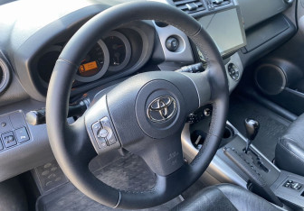 Подержанный автомобиль Toyota RAV4 2008 года (14 фото)