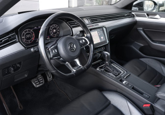 Подержанный автомобиль Volkswagen Arteon 2018 года (17 фото)