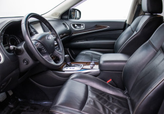 Подержанный автомобиль Infiniti JX 2013 года (10 фото)