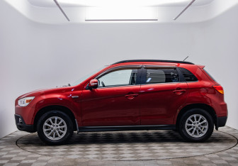 Подержанный автомобиль Mitsubishi ASX 2012 года (8 фото)