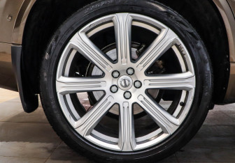 Подержанный автомобиль Volvo XC90 2016 года (28 фото)