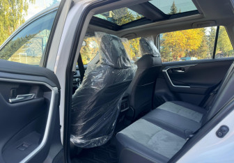 Новый Toyota RAV4 2025 (5 фото)