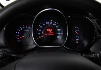 Подержанный автомобиль Kia Rio Hatchback 2012 года (12 фото)