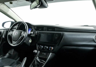 Подержанный автомобиль Toyota Corolla Sedan 2019 года (5 фото)