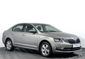 Подержанный автомобиль Skoda Octavia Liftback 2019 года (3 фото)