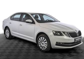 Подержанный автомобиль Skoda Octavia Liftback 2017 года (3 фото)