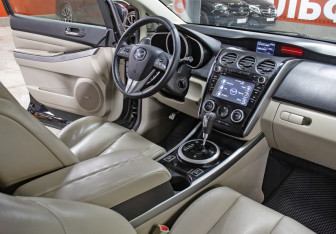 Подержанный автомобиль Mazda CX-7 2011 года (11 фото)