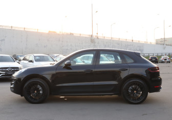 Подержанный автомобиль Porsche Macan 2015 года (8 фото)