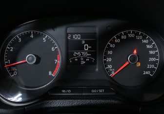 Подержанный автомобиль Volkswagen Polo Sedan 2014 года (10 фото)
