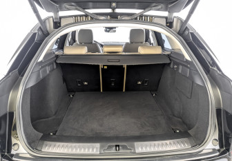 Подержанный автомобиль Land Rover Range Rover Velar 2019 года (10 фото)