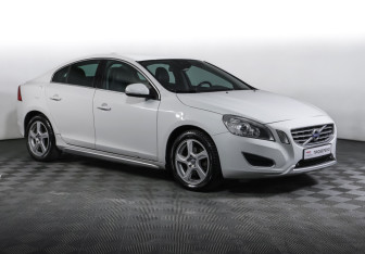 Подержанный автомобиль Volvo S60 2012 года (3 фото)