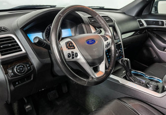 Подержанный автомобиль Ford Explorer 2014 года (13 фото)