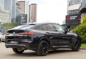 Подержанный автомобиль BMW X4 2019 года (4 фото)