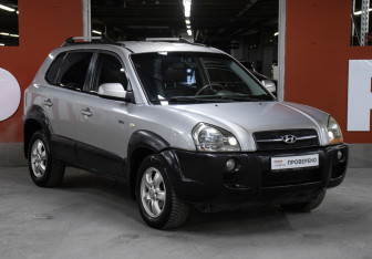 Подержанный автомобиль Hyundai Tucson 2005 года (3 фото)