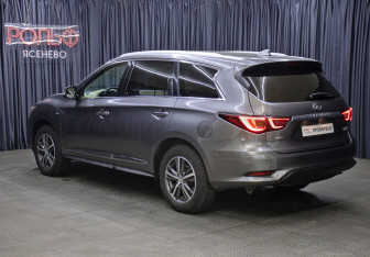 Подержанный автомобиль Infiniti QX60 2019 года (7 фото)