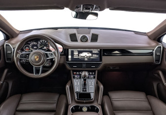 Подержанный автомобиль Porsche Cayenne 2021 года (14 фото)