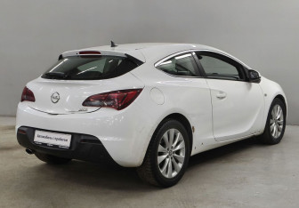 Подержанный автомобиль Opel Astra Hatchback 2013 года (5 фото)