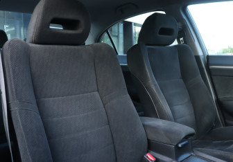 Подержанный автомобиль Honda Civic Sedan 2011 года (14 фото)