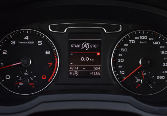 Подержанный автомобиль Audi Q3 2012 года (11 фото)