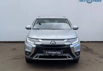Подержанный автомобиль Mitsubishi Outlander 2018 года (2 фото)