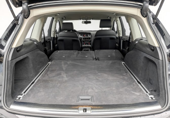 Подержанный автомобиль Audi Q7 2012 года (10 фото)