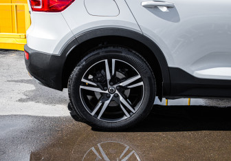 Подержанный автомобиль Volvo XC40 2019 года (15 фото)