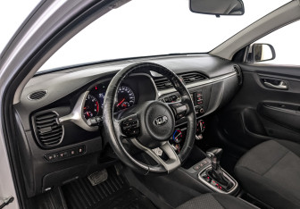 Подержанный автомобиль Kia Rio Hatchback 2021 года (15 фото)