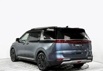 Подержанный автомобиль Kia Carnival 2021 года (7 фото)