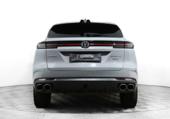 Подержанный автомобиль Changan UNI-K 2023 года (6 фото)