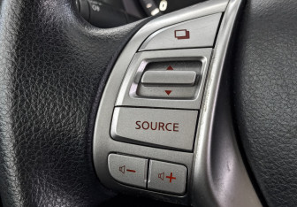 Подержанный автомобиль Nissan Tiida Hatchback 2015 года (26 фото)