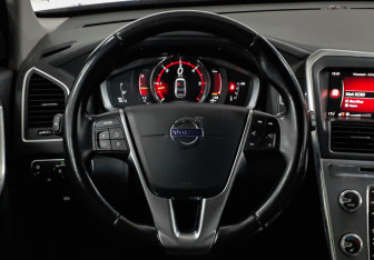 Подержанный автомобиль Volvo XC60 2017 года (11 фото)