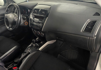 Подержанный автомобиль Citroen C4 Aircross 2012 года (10 фото)