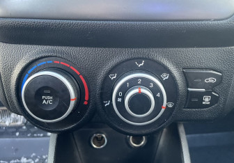 Подержанный автомобиль Kia Rio Sedan 2011 года (13 фото)