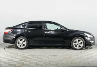 Подержанный автомобиль Nissan Teana 2015 года (4 фото)