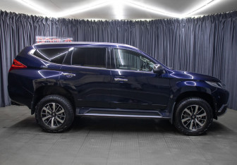 Подержанный автомобиль Mitsubishi Pajero Sport 2020 года (4 фото)