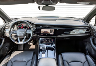 Подержанный автомобиль Audi Q7 2021 года (14 фото)