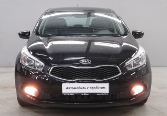 Подержанный автомобиль Kia Ceed Hatchback 2013 года (2 фото)