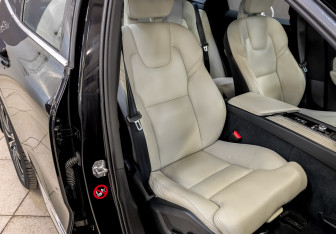 Подержанный автомобиль Volvo XC60 2018 года (23 фото)