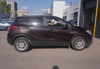 Подержанный автомобиль Opel Mokka 2013 года (4 фото)