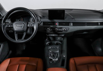 Подержанный автомобиль Audi A4 Sedan 2017 года (12 фото)