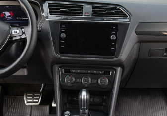 Подержанный автомобиль Volkswagen Tiguan 2018 года (13 фото)