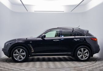 Подержанный автомобиль Infiniti FX 2011 года (8 фото)
